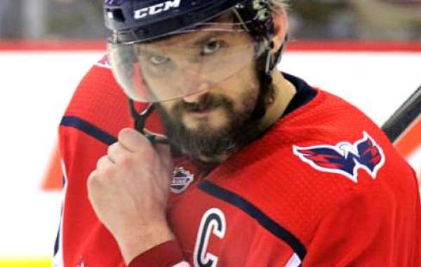 Alex Ovechkin passerar Jagr med 767 mål, trea i NHL:s historia