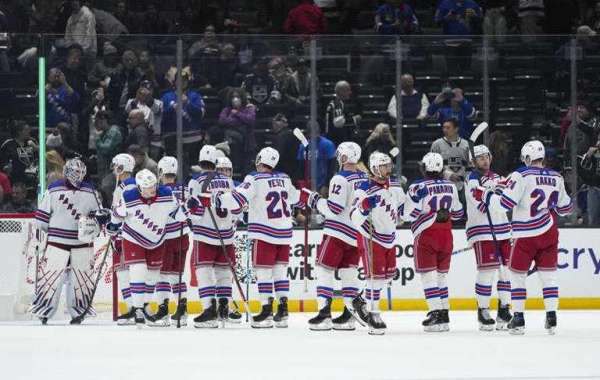 Fox's 4 assists help Rangers top Devils in Game 1 of Eastern 1st Round