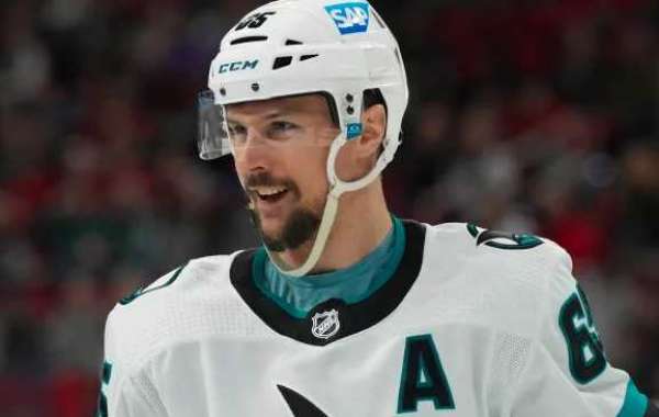 San Jose Sharks-forsvareren Erik Karlsson er kåret til vinner av Norris Trophy 2022-23.